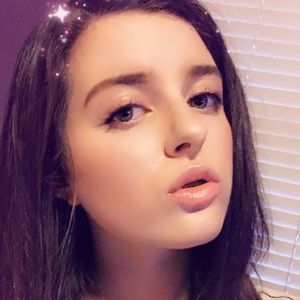 Meet your Posher, Kira